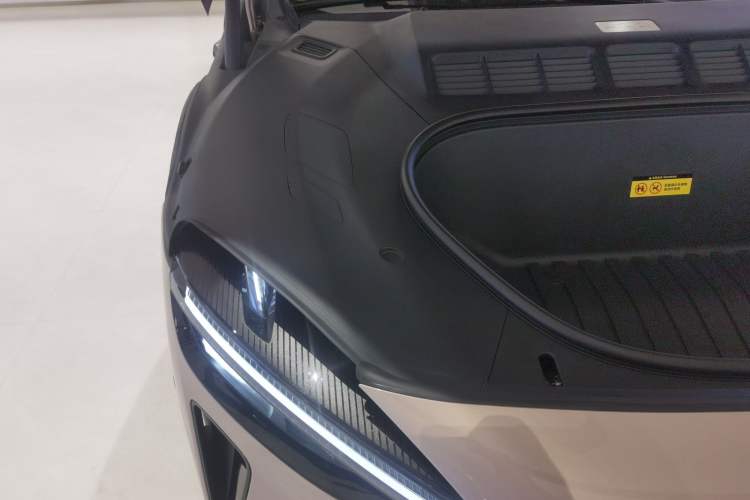 Used Xiaomi Auto YU7 2025 Ultra-Long Range High-Performance All-Wheel-Drive Max Edition Engine Bay Right
