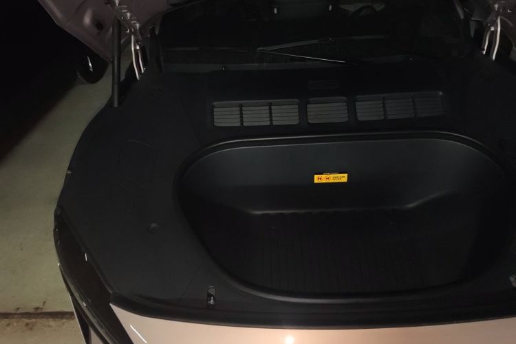 Used Xiaomi Auto YU7 2025 Ultra-Long Range High-Performance All-Wheel-Drive Max Edition Engine Bay Right