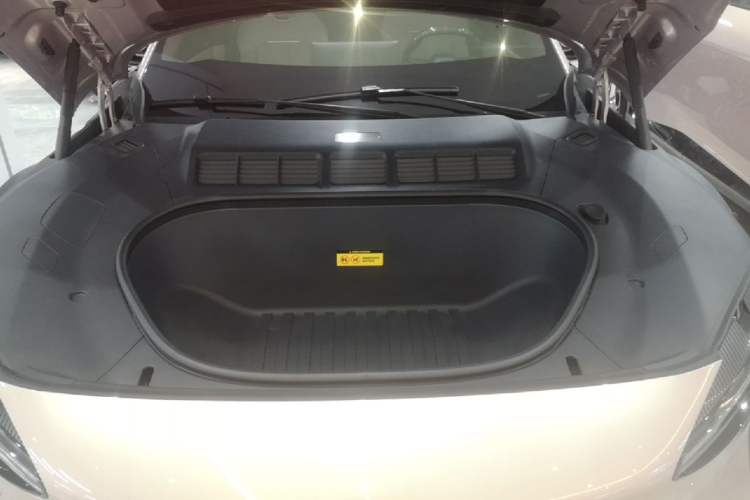 Used Xiaomi Auto YU7 2025 Ultra-Long Range High-Performance All-Wheel-Drive Max Edition Engine Bay