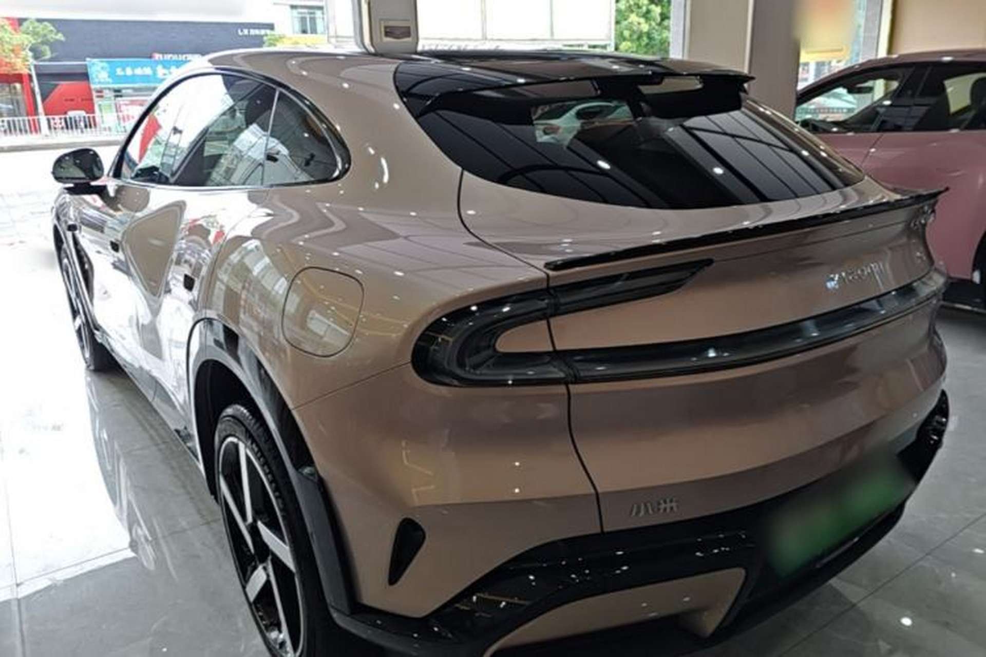 Used Xiaomi Auto YU7 2025 Ultra-Long Range High-Performance All-Wheel-Drive Max Edition Exterior 2