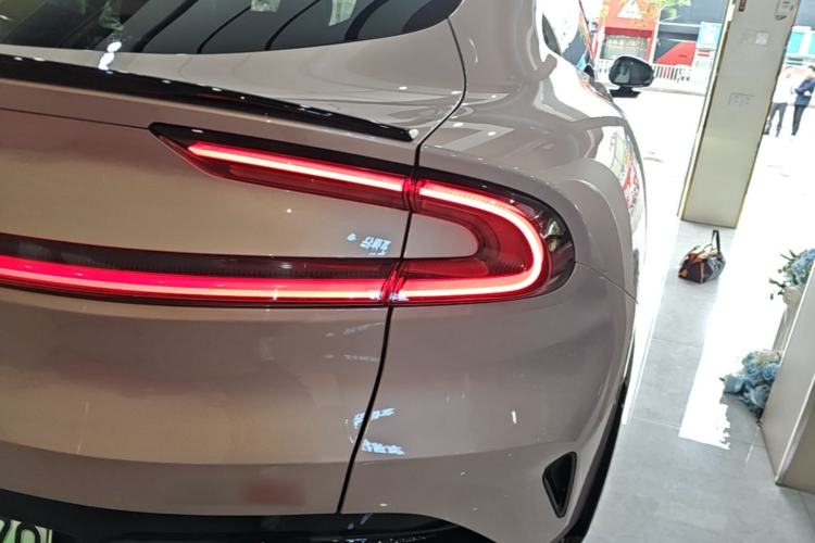 Used Xiaomi Auto YU7 2025 Ultra-Long Range High-Performance All-Wheel-Drive Max Edition Exterior 3