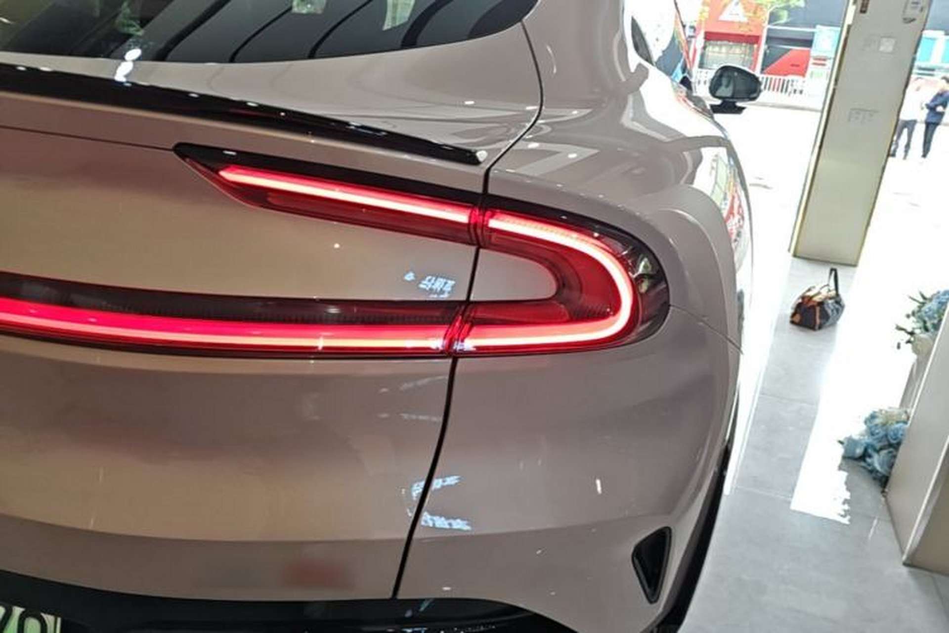 Used Xiaomi Auto YU7 2025 Ultra-Long Range High-Performance All-Wheel-Drive Max Edition Exterior 3