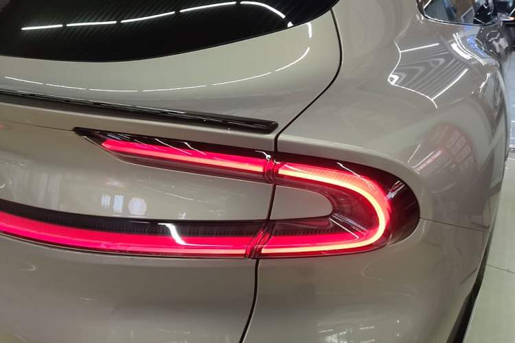 Used Xiaomi Auto YU7 2025 Ultra-Long Range High-Performance All-Wheel-Drive Max Edition Exterior 3