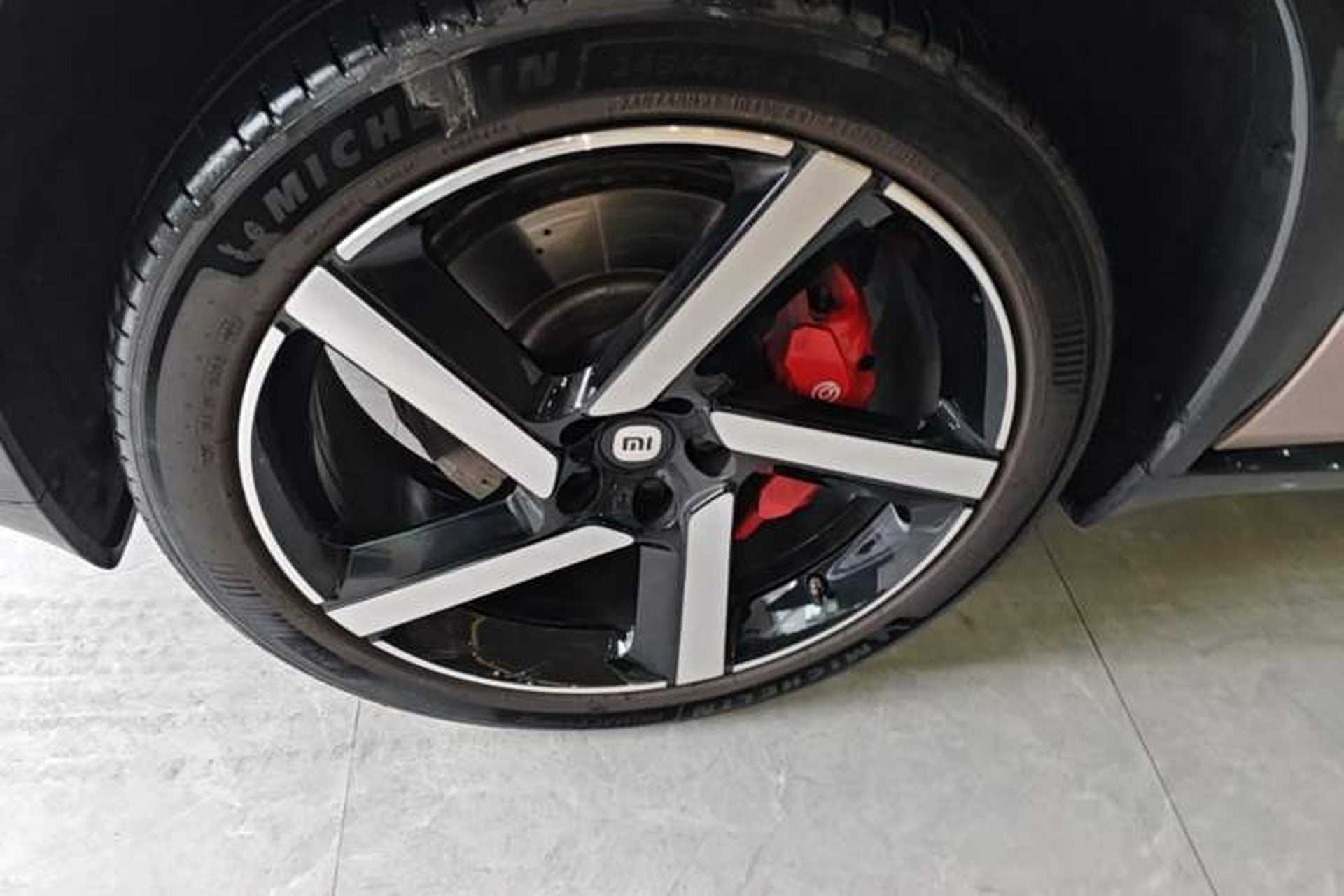 Used Xiaomi Auto YU7 2025 Ultra-Long Range High-Performance All-Wheel-Drive Max Edition Exterior 4