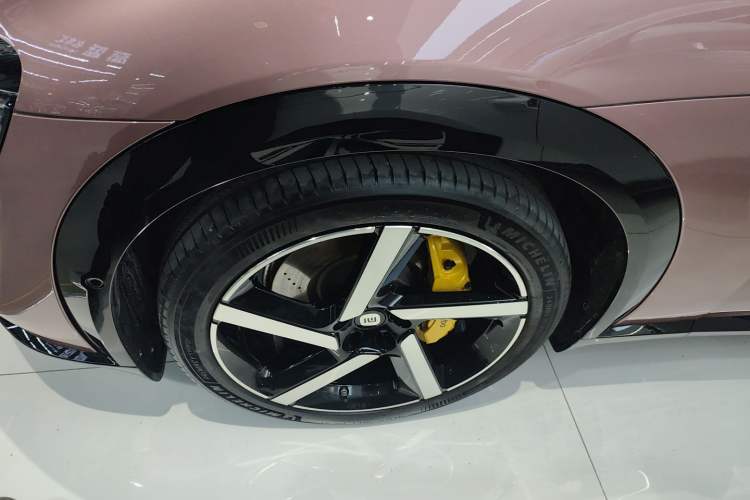 Used Xiaomi Auto YU7 2025 Ultra-Long Range High-Performance All-Wheel-Drive Max Edition Exterior 4