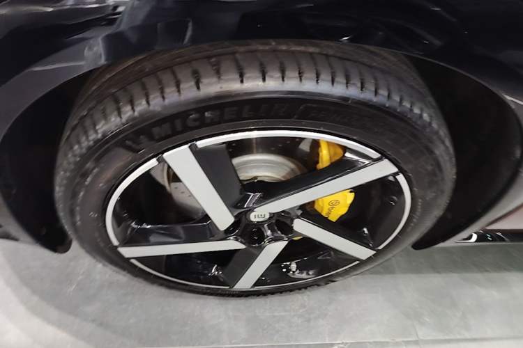 Used Xiaomi Auto YU7 2025 Ultra-Long Range High-Performance All-Wheel-Drive Max Edition Exterior 4