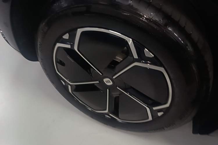 Used Xiaomi Auto YU7 2025 Ultra-Long Range All-Wheel Drive Pro Version Exterior 5