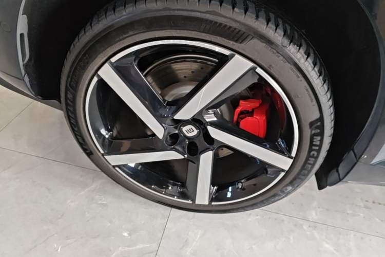 Used Xiaomi Auto YU7 2025 Ultra-Long Range High-Performance All-Wheel-Drive Max Edition Exterior 5