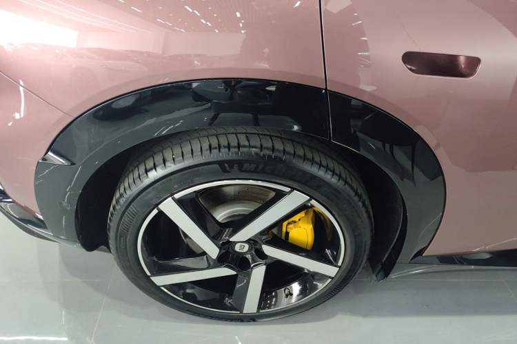 Used Xiaomi Auto YU7 2025 Ultra-Long Range High-Performance All-Wheel-Drive Max Edition Exterior 5