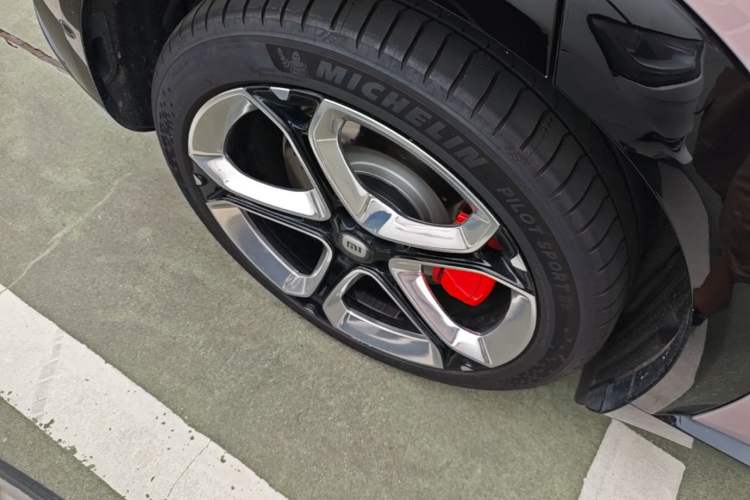 Used Xiaomi Auto YU7 2025 Ultra-Long Range High-Performance All-Wheel-Drive Max Edition Exterior 5