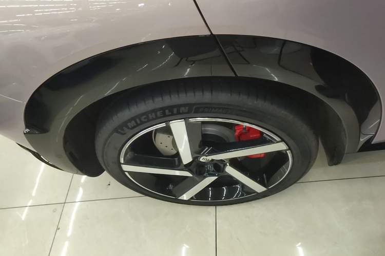 Used Xiaomi Auto YU7 2025 Ultra-Long Range High-Performance All-Wheel-Drive Max Edition Exterior 5