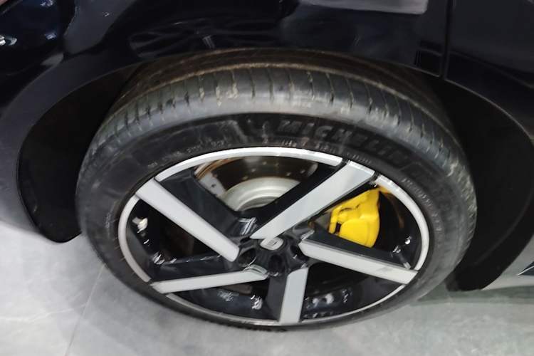 Used Xiaomi Auto YU7 2025 Ultra-Long Range High-Performance All-Wheel-Drive Max Edition Exterior 5