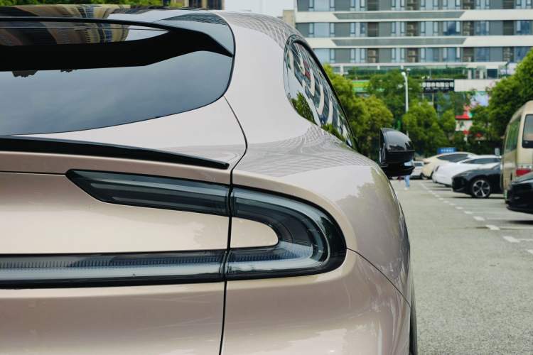 Used Xiaomi Auto YU7 2025 Ultra-Long Range High-Performance All-Wheel-Drive Max Edition Exterior 6