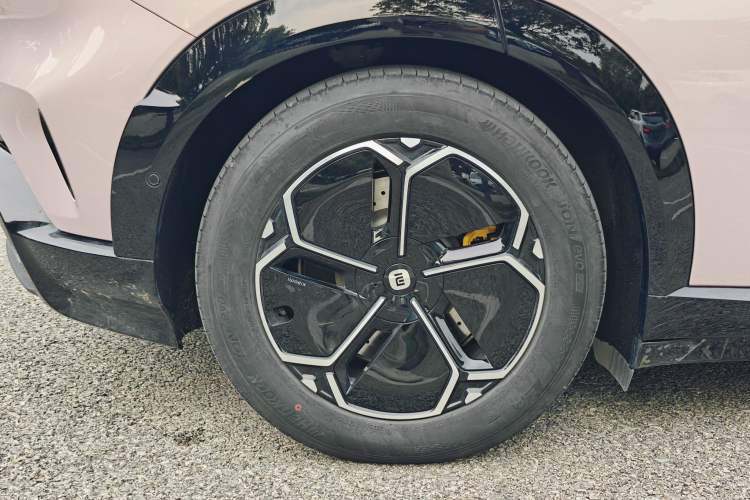 Used Xiaomi Auto YU7 2025 Ultra-Long Range High-Performance All-Wheel-Drive Max Edition Exterior 7