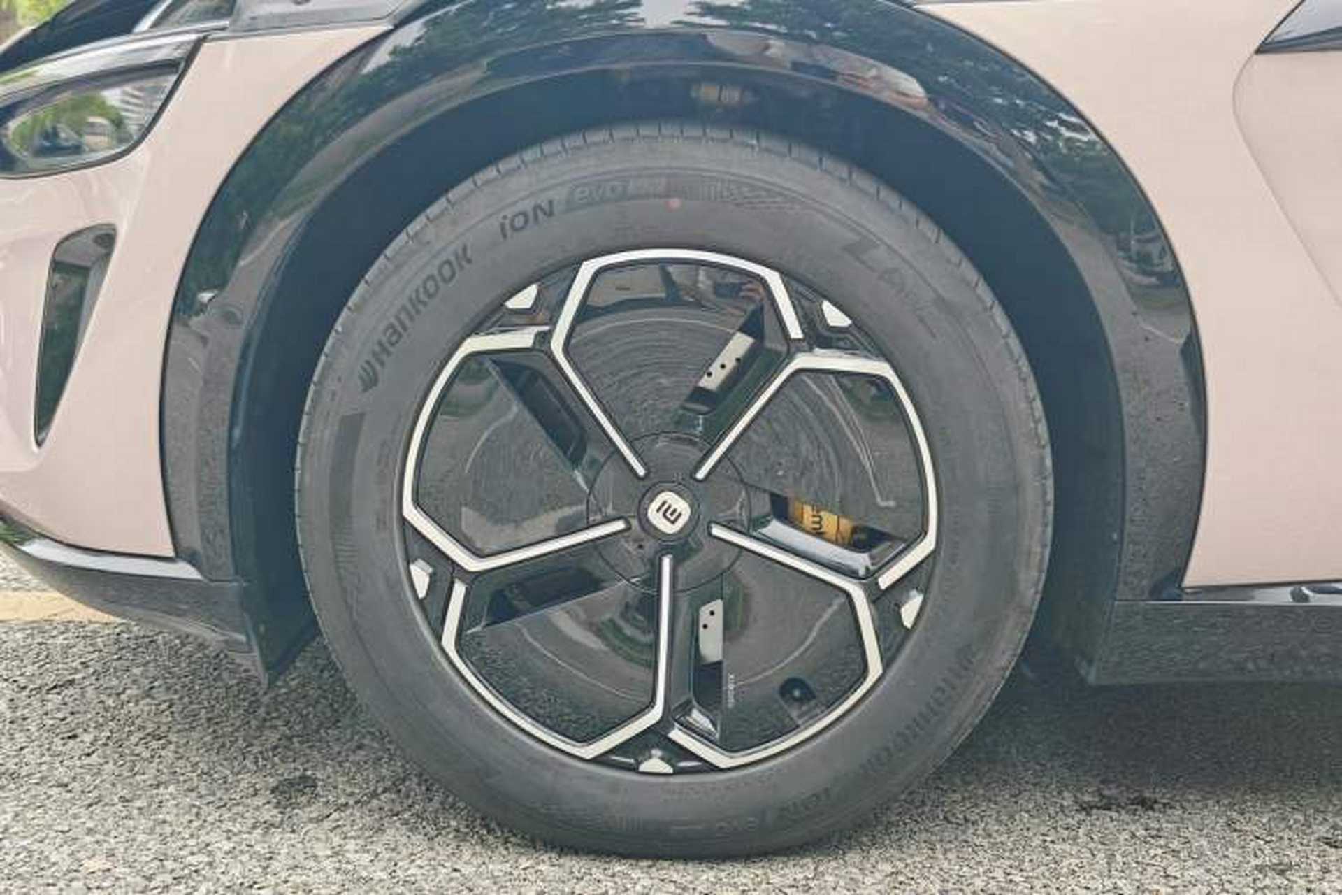 Used Xiaomi Auto YU7 2025 Ultra-Long Range High-Performance All-Wheel-Drive Max Edition Exterior 8