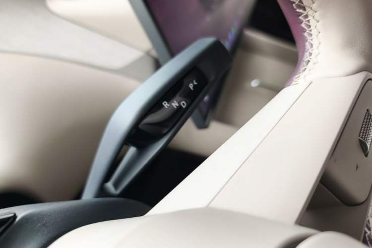 Used Xiaomi Auto YU7 2025 Ultra-Long Range High-Performance All-Wheel-Drive Max Edition Gear Lever