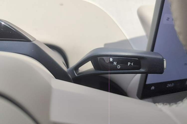 Used Xiaomi Auto YU7 2025 Ultra-Long Range High-Performance All-Wheel-Drive Max Edition Gear Lever