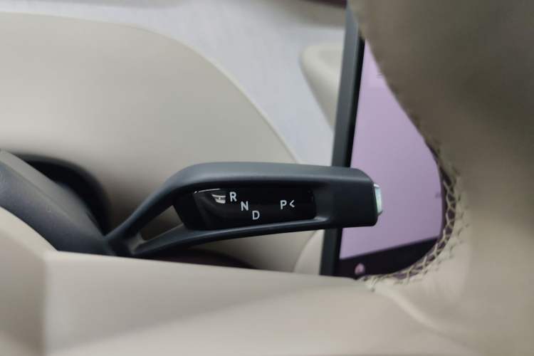 Used Xiaomi Auto YU7 2025 Ultra-Long Range High-Performance All-Wheel-Drive Max Edition Gear Lever