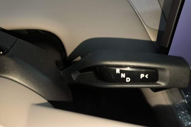 Used Xiaomi Auto YU7 2025 Ultra-Long Range Rear-Wheel Drive Version Gear Lever