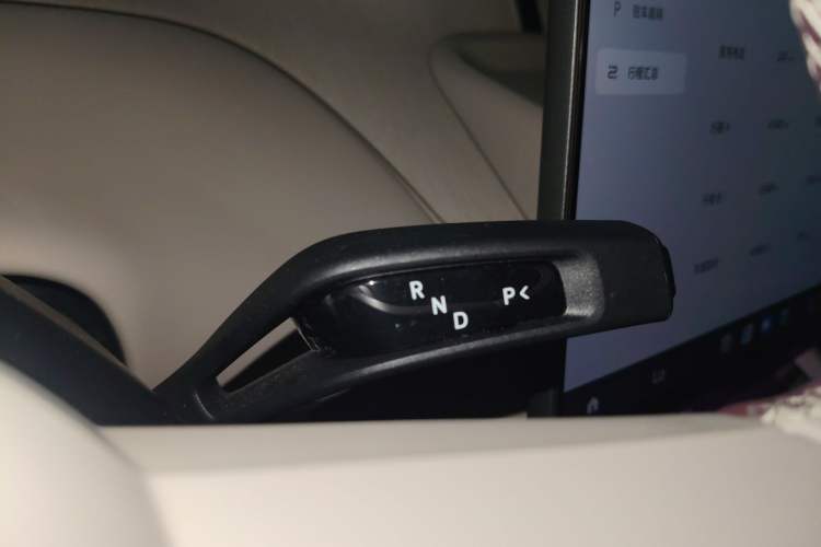 Used Xiaomi Auto YU7 2025 Ultra-Long Range Rear-Wheel Drive Version Gear Lever