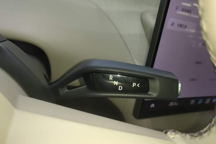 Used Xiaomi Auto YU7 2025 Ultra-Long Range High-Performance All-Wheel-Drive Max Edition Gear Lever