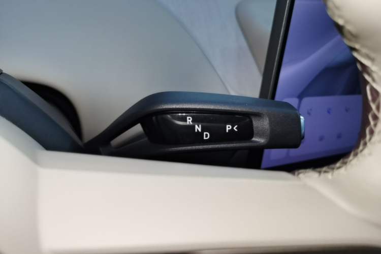Used Xiaomi Auto YU7 2025 Ultra-Long Range High-Performance All-Wheel-Drive Max Edition Gear Lever