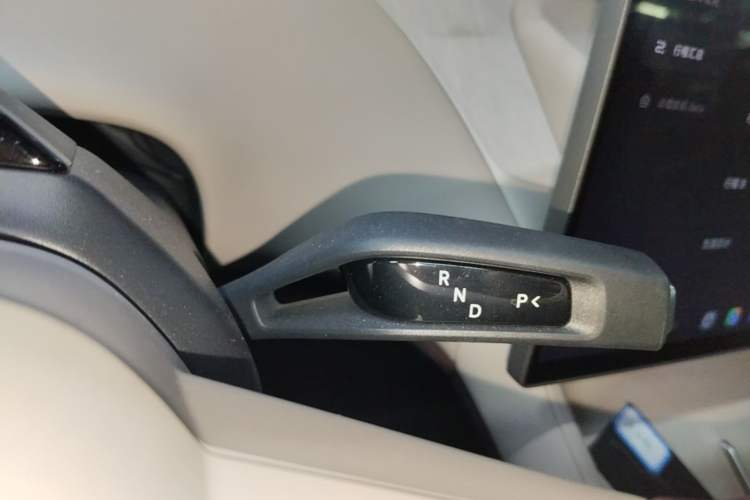 Used Xiaomi Auto YU7 2025 Ultra-Long Range Rear-Wheel Drive Version Gear Lever