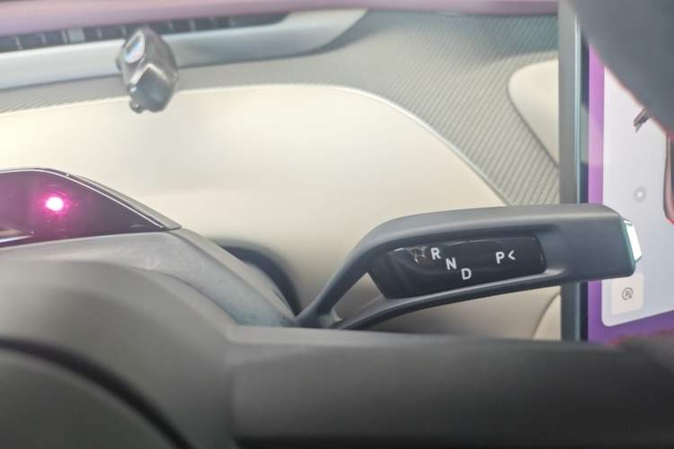 Used Xiaomi Auto YU7 2025 Ultra-Long Range High-Performance All-Wheel-Drive Max Edition Gear Lever