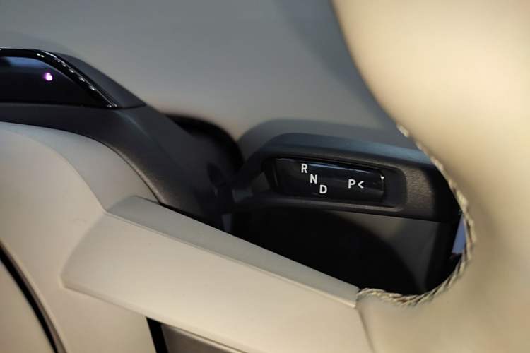Used Xiaomi Auto YU7 2025 Ultra-Long Range High-Performance All-Wheel-Drive Max Edition Gear Lever