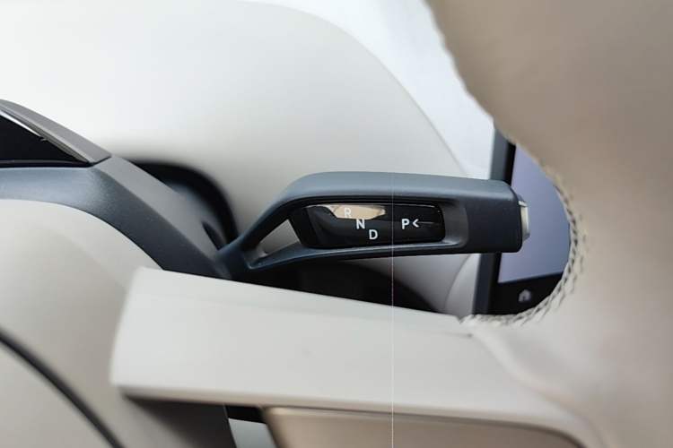 Used Xiaomi Auto YU7 2025 Ultra-Long Range High-Performance All-Wheel-Drive Max Edition Gear Lever