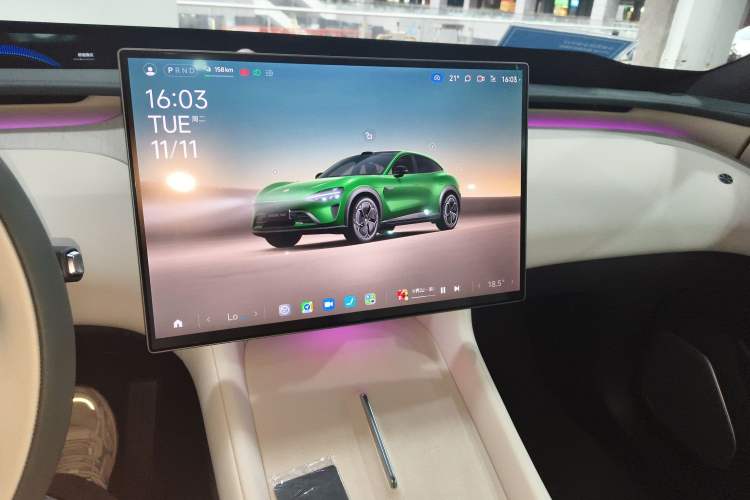 Used Xiaomi Auto YU7 2025 Ultra-Long Range Rear-Wheel Drive Version Audio And AC Panel