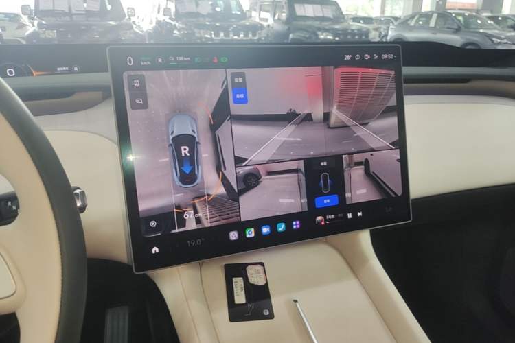 Used Xiaomi Auto YU7 2025 Ultra-Long Range Rear-Wheel Drive Version Audio And AC Panel