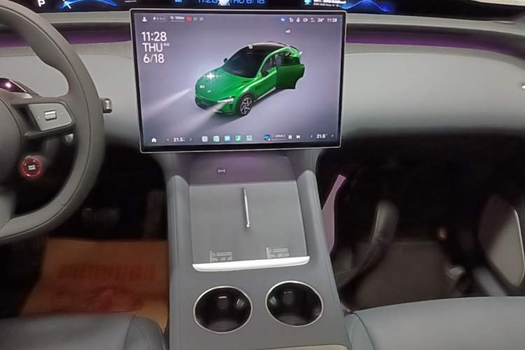 Used Xiaomi Auto YU7 2025 Ultra-Long Range Rear-Wheel Drive Version Audio And AC Panel