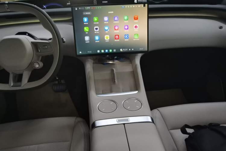 Used Xiaomi Auto YU7 2025 Ultra-Long Range High-Performance All-Wheel-Drive Max Edition Audio And AC Panel