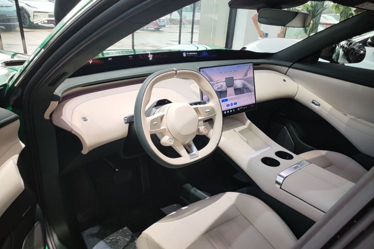 Used Xiaomi Auto YU7 2025 Ultra-Long Range High-Performance All-Wheel-Drive Max Edition Center Console