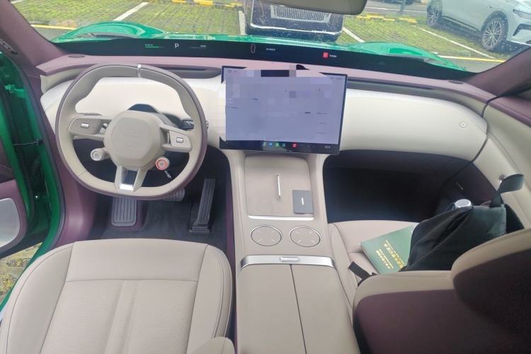 Used Xiaomi Auto YU7 2025 Ultra-Long Range Rear-Wheel Drive Version Center Console