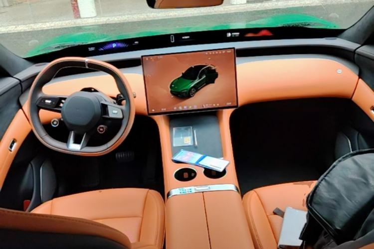Used Xiaomi Auto YU7 2025 Ultra-Long Range High-Performance All-Wheel-Drive Max Edition Center Console