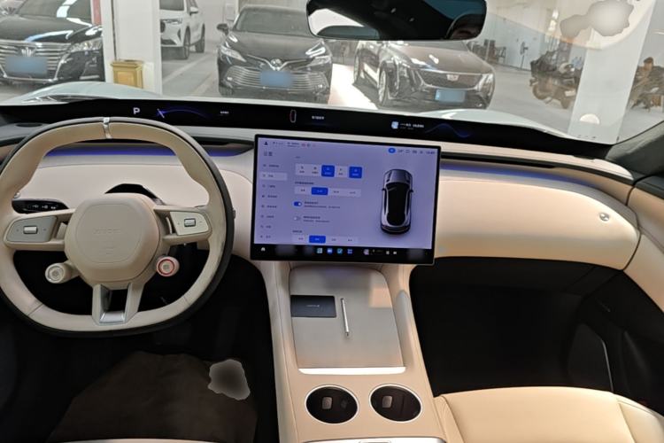 Used Xiaomi Auto YU7 2025 Ultra-Long Range High-Performance All-Wheel-Drive Max Edition Center Console