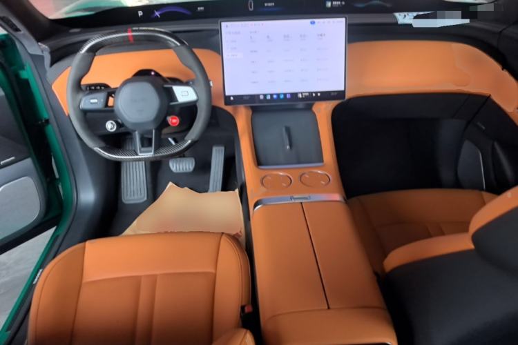 Used Xiaomi Auto YU7 2025 Ultra-Long Range High-Performance All-Wheel-Drive Max Edition Center Console
