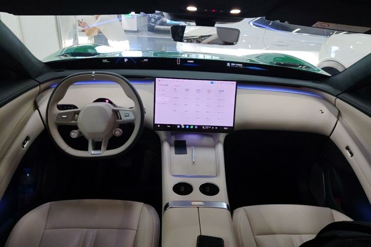 Used Xiaomi Auto YU7 2025 Ultra-Long Range High-Performance All-Wheel-Drive Max Edition Center Console