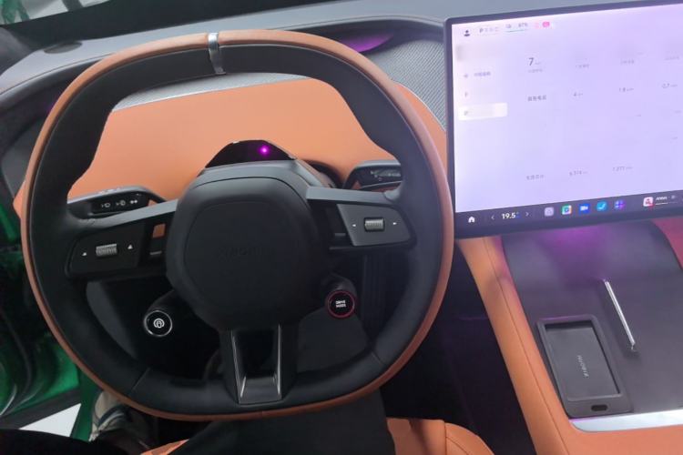 Used Xiaomi Auto YU7 2025 Ultra-Long Range High-Performance All-Wheel-Drive Max Edition Center Console