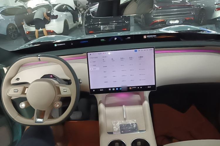 Used Xiaomi Auto YU7 2025 Ultra-Long Range High-Performance All-Wheel-Drive Max Edition Center Console