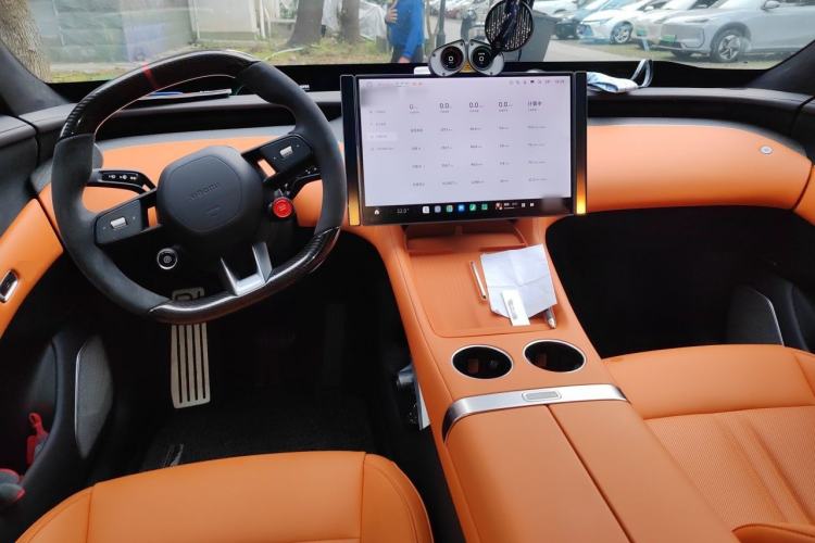 Used Xiaomi Auto YU7 2025 Ultra-Long Range High-Performance All-Wheel-Drive Max Edition Center Console