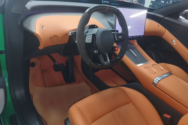 Used Xiaomi Auto YU7 2025 Ultra-Long Range High-Performance All-Wheel-Drive Max Edition Center Console