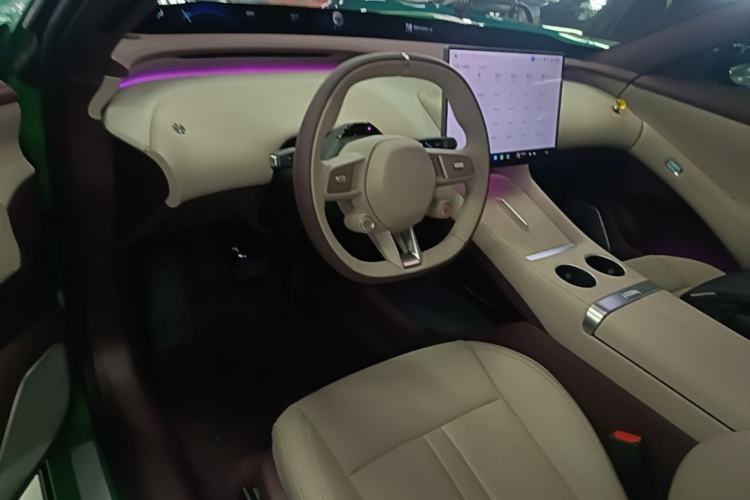 Used Xiaomi Auto YU7 2025 Ultra-Long Range Rear-Wheel Drive Version Center Console
