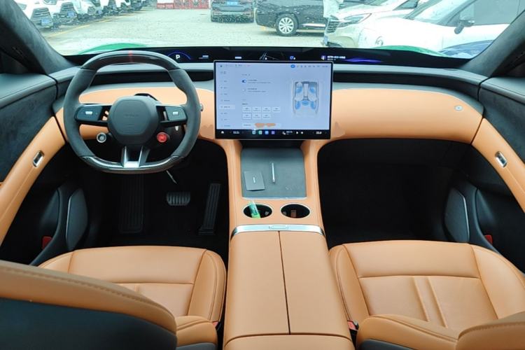 Used Xiaomi Auto YU7 2025 Ultra-Long Range High-Performance All-Wheel-Drive Max Edition Center Console