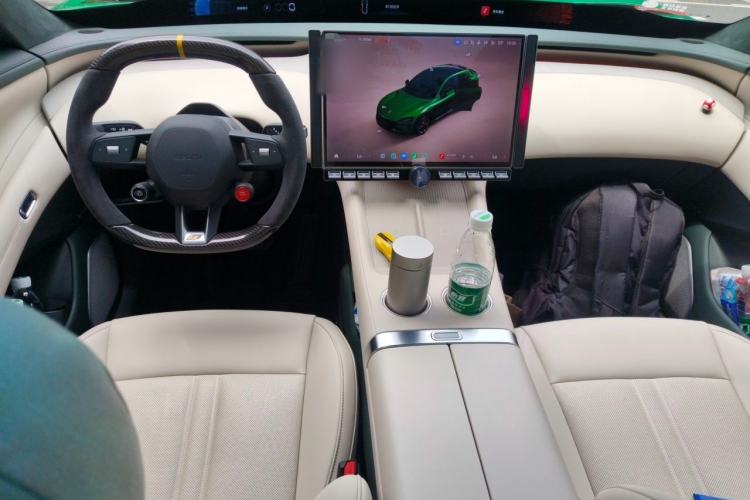 Used Xiaomi Auto YU7 2025 Ultra-Long Range High-Performance All-Wheel-Drive Max Edition Center Console