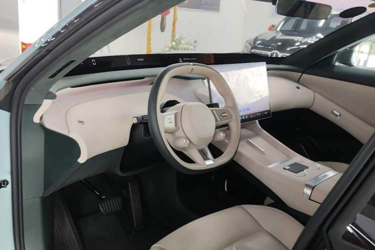 Used Xiaomi Auto YU7 2025 Ultra-Long Range High-Performance All-Wheel-Drive Max Edition Center Console