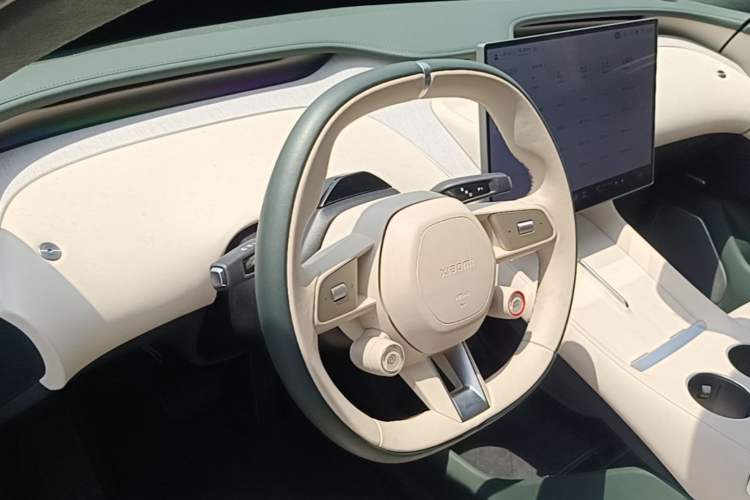 Used Xiaomi Auto YU7 2025 Ultra-Long Range High-Performance All-Wheel-Drive Max Edition Center Console