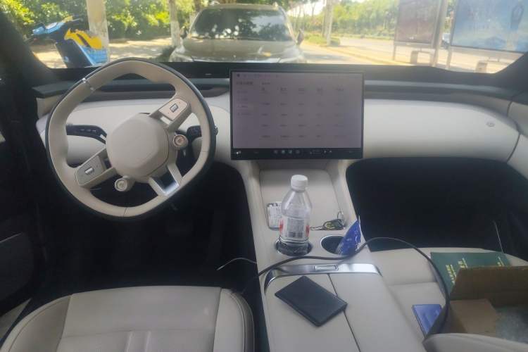 Used Xiaomi Auto YU7 2025 Ultra-Long Range Rear-Wheel Drive Version Center Console